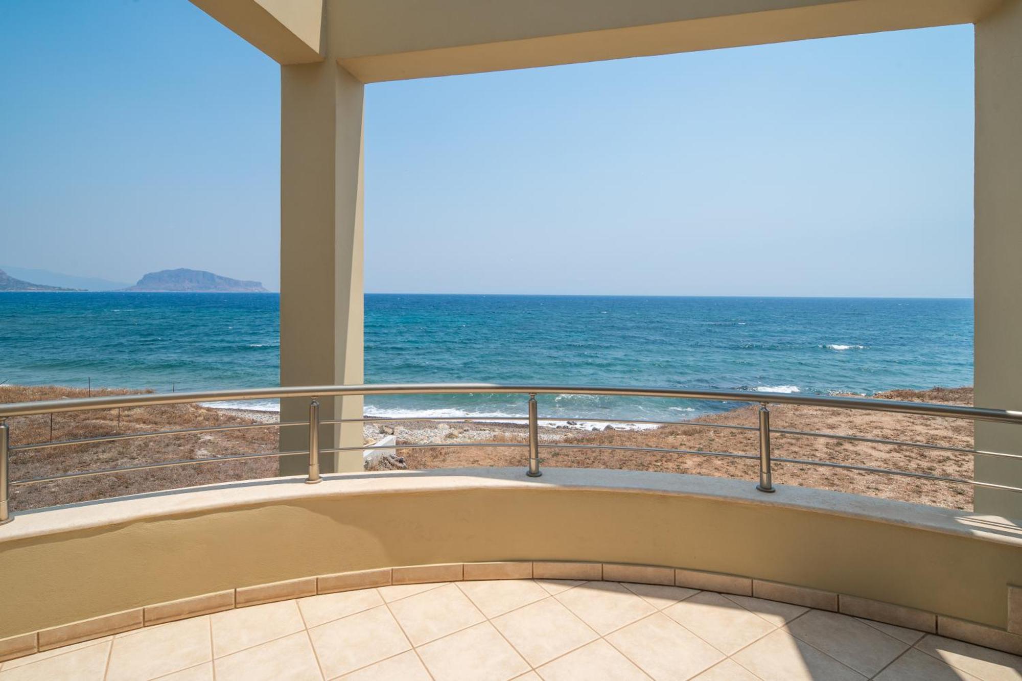 Spacious Beachfront Maisonettes With Stunning Views & A Private Beach Monemvasía Pokoj fotografie