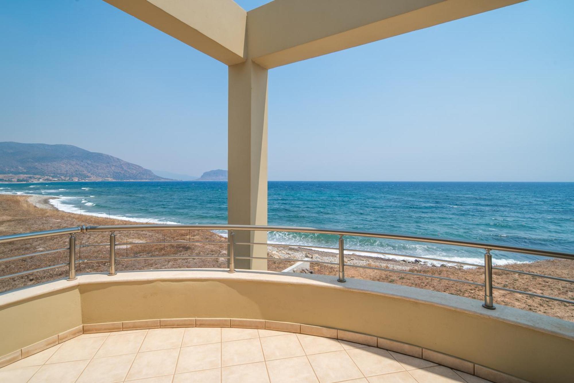 Spacious Beachfront Maisonettes With Stunning Views & A Private Beach Monemvasía Pokoj fotografie